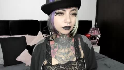 Snapshot of nikkiramone chatting on 02.19.25 Nikki Ramone   online show from 02.19.25