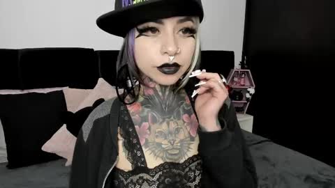 Snapshot of nikkiramone chatting on 02.19.25 Nikki Ramone   online show from 02.19.25