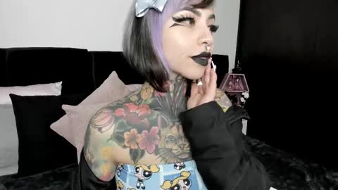 Snapshot of nikkiramone chatting on 02.25.25 Nikki Ramone   online show from 02.25.25