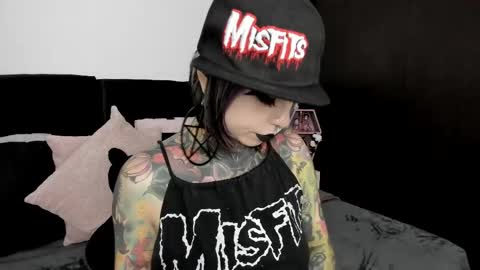 Snapshot of nikkiramone chatting on 02.27.25 Nikki Ramone   online show from 02.27.25