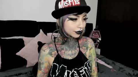 Snapshot of nikkiramone chatting on 02.27.25 Nikki Ramone   online show from 02.27.25