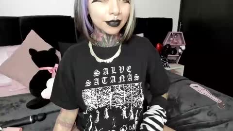 Snapshot of nikkiramone chatting on 03.12.25 Nikki Ramone   online show from 03.12.25