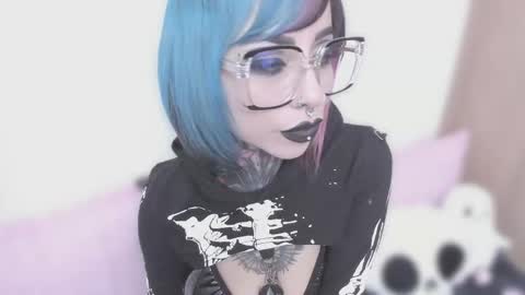 Snapshot of nikkiramone chatting on 09.30.25 Nikki Ramone   online show from 09.30.25