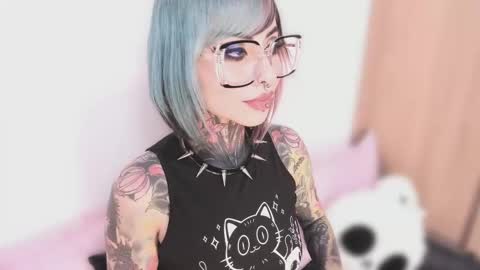 Snapshot of nikkiramone chatting on 10.06.25 Nikki Ramone   online show from 10.06.25