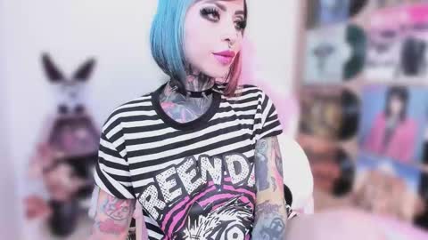 Snapshot of nikkiramone chatting on 10.28.25 Nikki Ramone   online show from 10.28.25