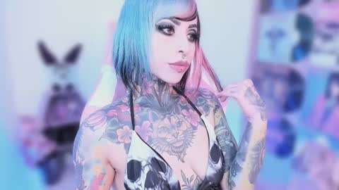 Snapshot of nikkiramone chatting on 10.29.25 Nikki Ramone   online show from 10.29.25