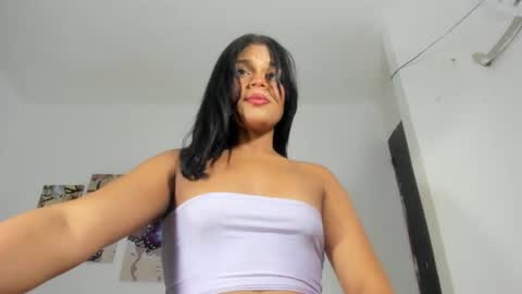 Snapshot of nikkitatsx chatting on 12.27.24 Debora21Cm online show from 12.27.24