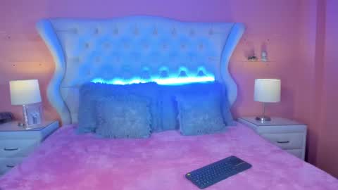 Y E S I online show from 04.14.26