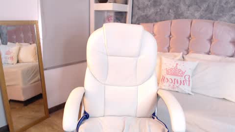 Snapshot of niko_robin chatting on 12.09.24 Niko Robin online show from 12.09.24