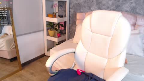 Snapshot of niko_robin chatting on 12.19.24 Niko Robin online show from 12.19.24