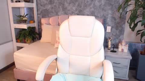 Snapshot of niko_robin chatting on 09.22.25 Niko Robin online show from 09.22.25