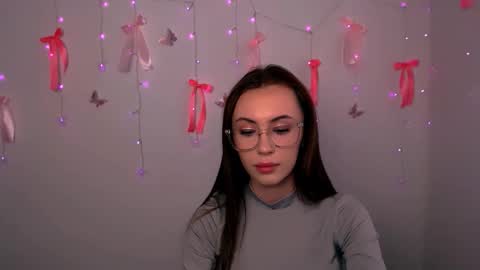 Snapshot of nikonara_ chatting on 04.21.26 nikonara_ online show from 04.21.26