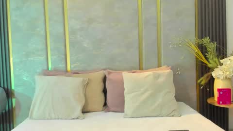 Niko Stone online show from 10.04.25