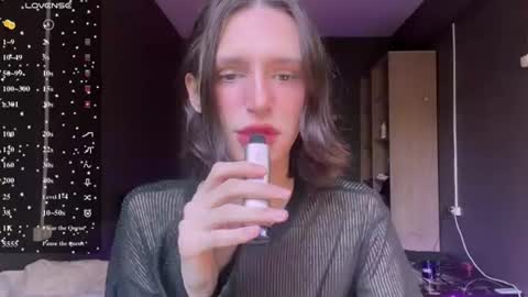 Snapshot of niky_long chatting on 06.19.26 Niky online show from 06.19.26