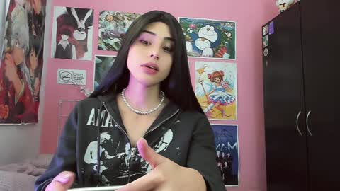 Snapshot of nikylaine chatting on 12.16.24 Nikylaine online show from 12.16.24