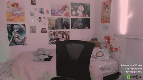 Snapshot of nikylaine chatting on 12.17.25 Nikylaine online show from 12.17.25