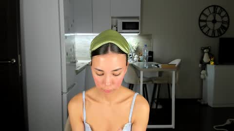 Snapshot of nilliluv chatting on 04.30.26 Bella online show from 04.30.26