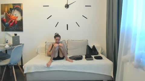 Snapshot of nilliluv chatting on 06.19.26 Bella online show from 06.19.26