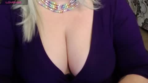 Snapshot of nimphoteasex chatting on 10.07.25 Blonde Nimpho online show from 10.07.25