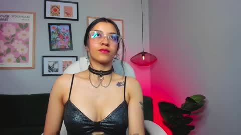 Snapshot of nina__dixon chatting on 02.15.25 Nina online show from 02.15.25