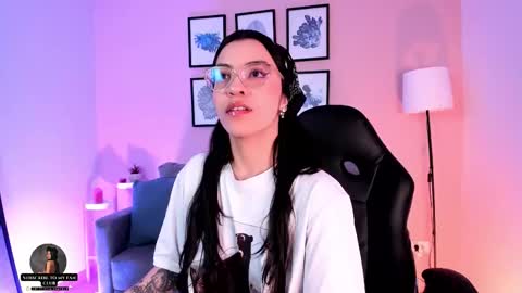 Snapshot of nina__dixon chatting on 09.13.25 Nina online show from 09.13.25