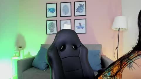 Nina online show from 12.17.25