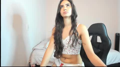 Snapshot of nina_pons chatting on 02.06.26 Nina online show from 02.06.26