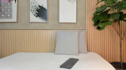 NINA online show from 09.13.25