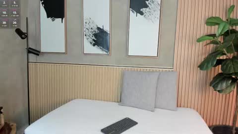 NINA online show from 10.05.25