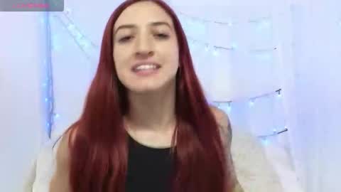 Snapshot of ninaa_fox chatting on 05.25.26 Ninaa fox online show from 05.25.26