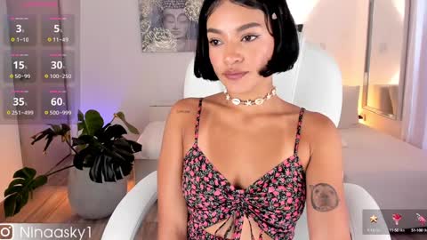 Snapshot of ninaa_sky chatting on 01.08.25    online show from 01.08.25