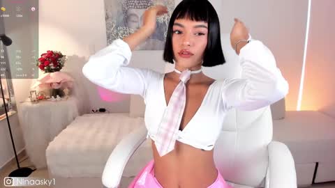 Snapshot of ninaa_sky chatting on 03.11.25    online show from 03.11.25