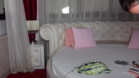 NinaCrystal online show from 02.20.25