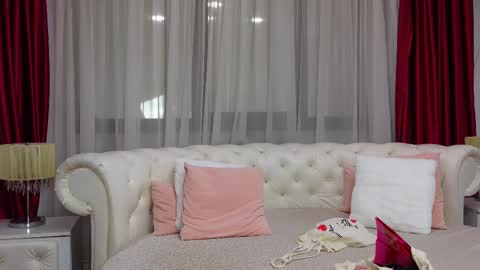 NinaCrystal online show from 03.10.25