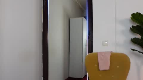 NinaCrystal online show from 12.19.25