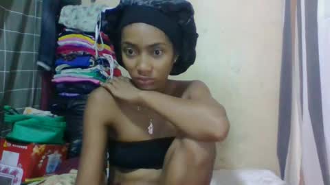 Snapshot of ninaeaa chatting on 05.24.26 ninaeaa online show from 05.24.26