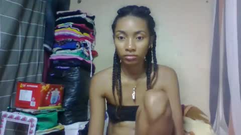 Snapshot of ninaeaa chatting on 05.25.26 ninaeaa online show from 05.25.26