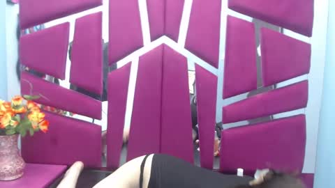 Snapshot of ninahot_ chatting on 03.11.25 Nina online show from 03.11.25