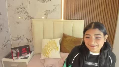 Snapshot of ninamartins chatting on 07.04.26 N I N A online show from 07.04.26