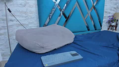 Snapshot of ninamedux chatting on 02.08.25 Nina Medux online show from 02.08.25