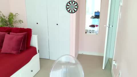 NinaOneil online show from 12.07.24