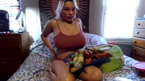 Snapshot of ninarei17 chatting on 02.17.25 Nina Rei online show from 02.17.25