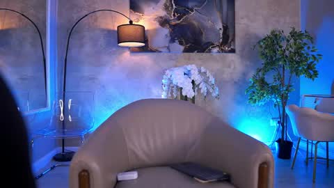 Snapshot of ninasolenne chatting on 05.25.26 Ninna online show from 05.25.26