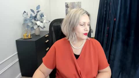 ninastarle online show from 11.22.25