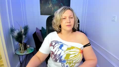 Snapshot of ninastarle chatting on 05.20.26 ninastarle online show from 05.20.26