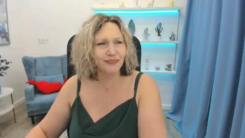 Snapshot of ninastarle chatting on 05.26.26 ninastarle online show from 05.26.26