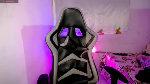 Snapshot of ninatinydoll1 chatting on 10.31.25 ninatinydoll1 online show from 10.31.25