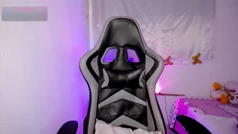 Snapshot of ninatinydoll1 chatting on 11.13.25 ninatinydoll1 online show from 11.13.25