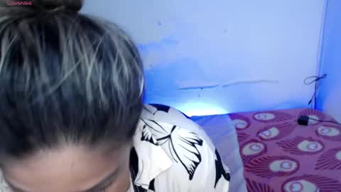 Snapshot of ninatinydoll1 chatting on 04.15.26 ninatinydoll1 online show from 04.15.26