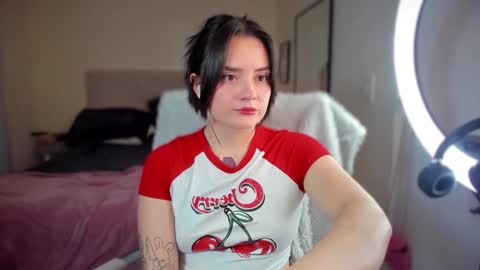 Snapshot of ninavolkov chatting on 12.10.24 ninavolkov online show from 12.10.24